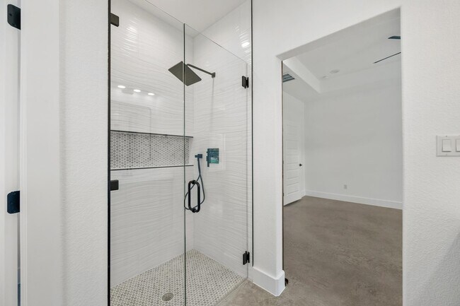 Building Photo - 830 Woodland Hills Dr