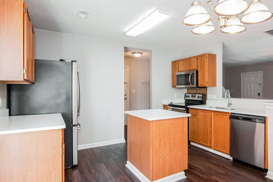 Building Photo - 11202 Northwoods Forest Dr