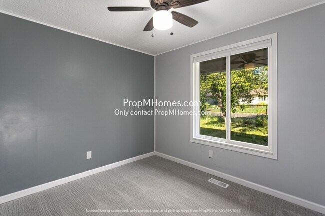 Building Photo - Charming Oregon City Home on 1/2 Acre - Fully Fenced Yard!