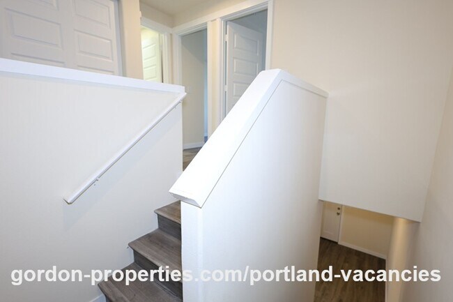 Building Photo - 5407 SE 121st Ave