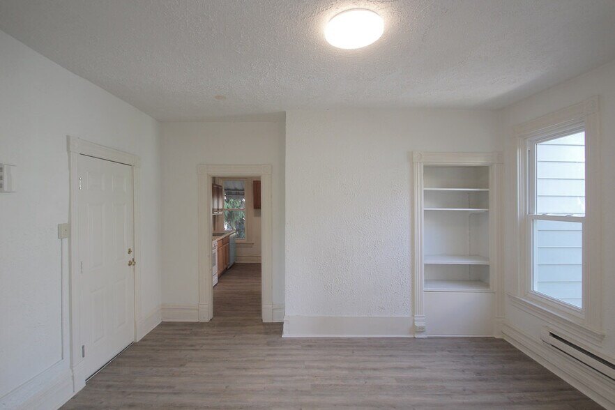 Building Photo - 429 Kelly Ave