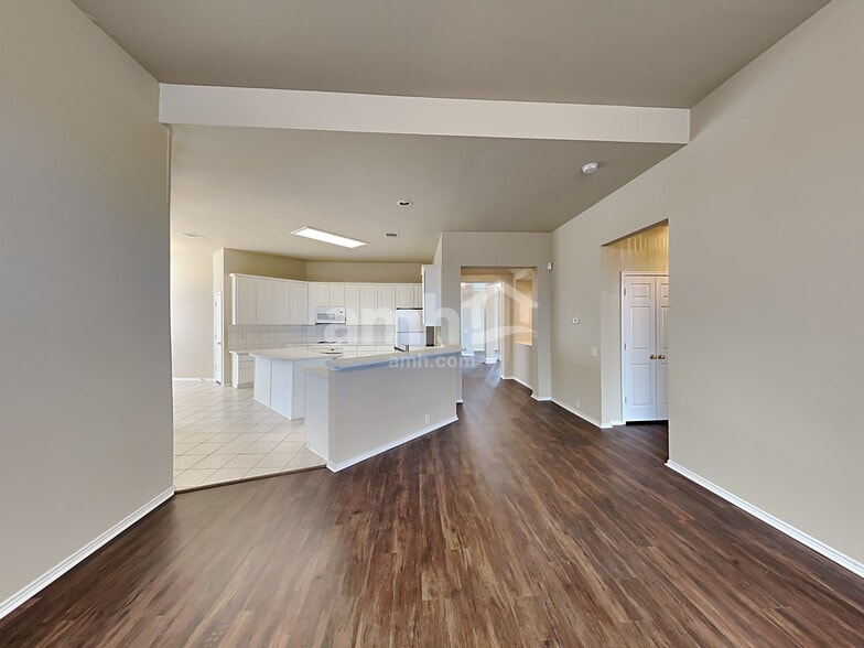 Building Photo - 2910 Saint Jude Dr