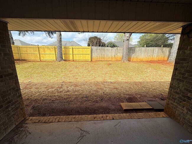 Building Photo - 120 Clover Ridge Dr