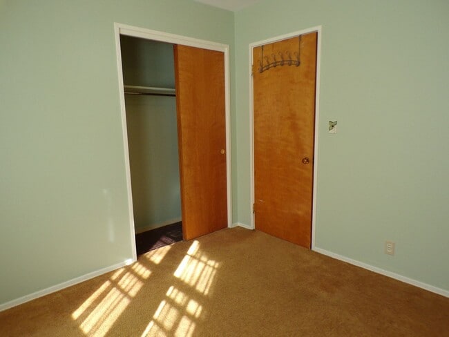 Building Photo - Light-Filled Home in Ideal Traverse City Neighborhood