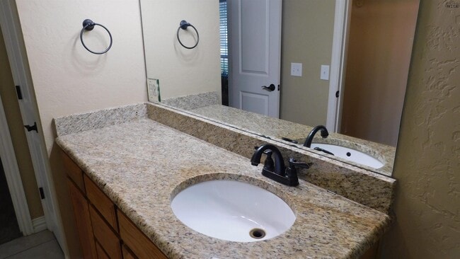 Building Photo - 118 Stonebridge St