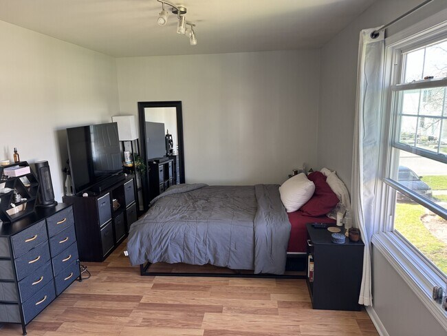 Building Photo - 362 Farmington Ln