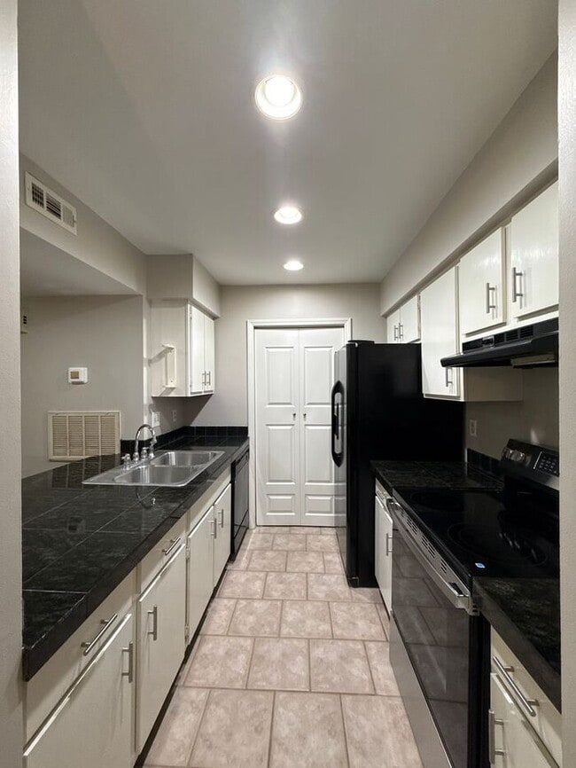 Building Photo - T.R. Lawing Realty Property