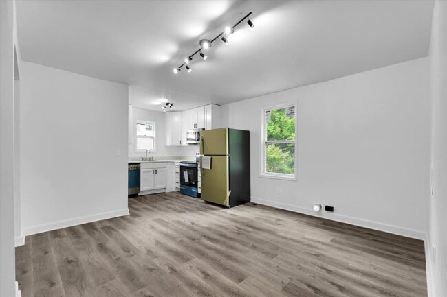 Building Photo - 158 Seay St