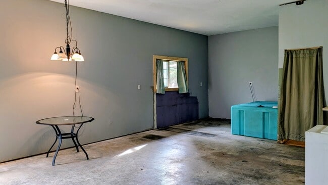 Building Photo - 3451 Sharon Rd