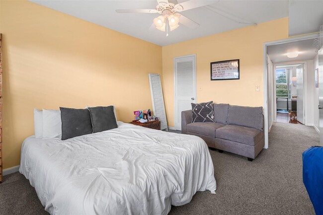 Building Photo - 3930 Oaks Clubhouse Dr