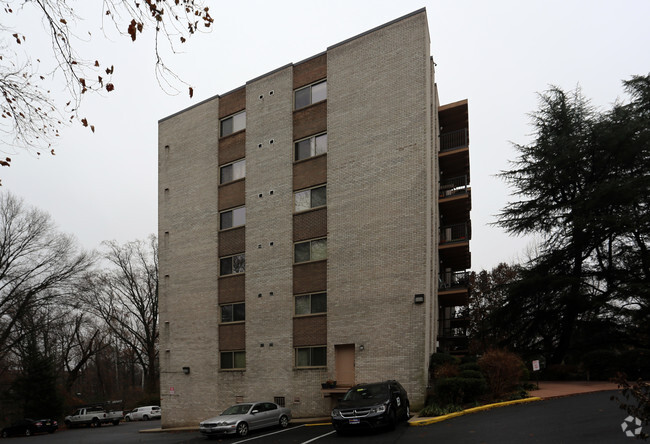 Building Photo - Garland Towers