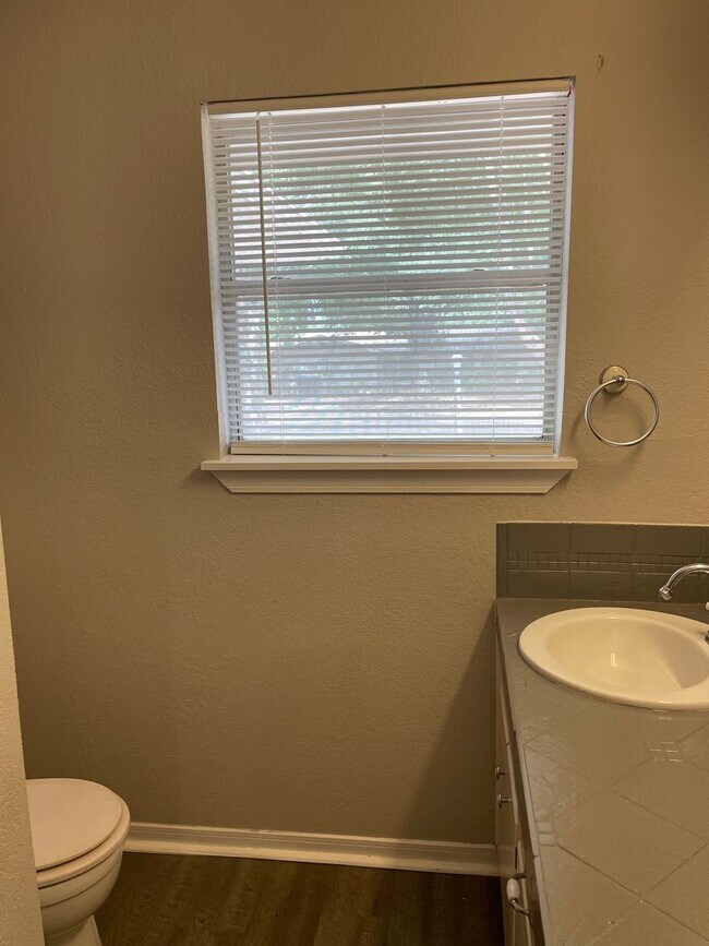 Building Photo - Available Now! Limit of 2 pets. Charming 3 bed, 3 bath, 2 car garage