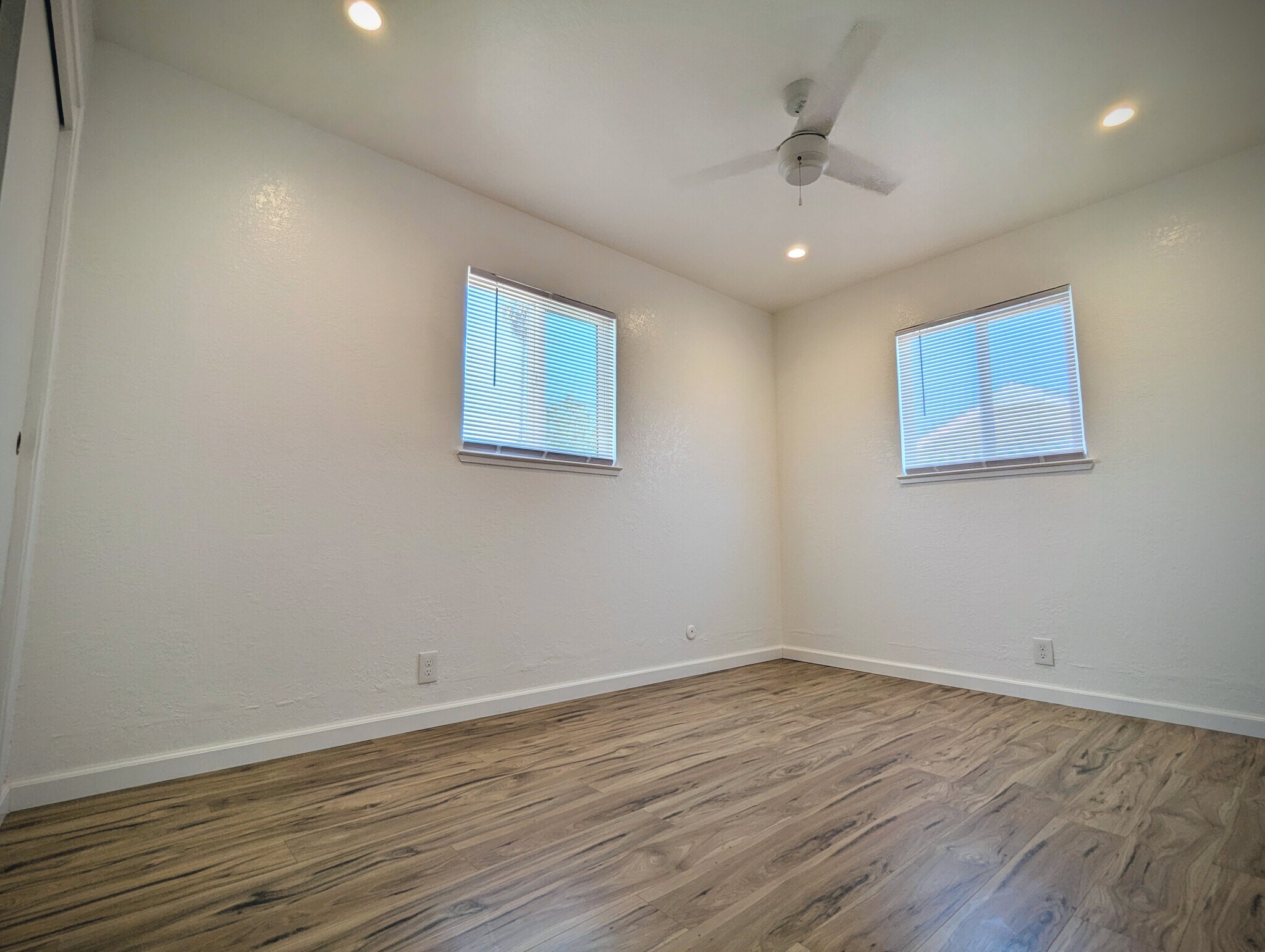 Building Photo - 2213 Newport Dr