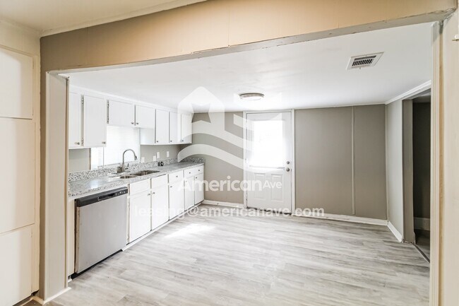 Building Photo - 1211 Laura Ave