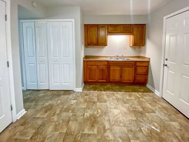 Building Photo - Rush - Silver