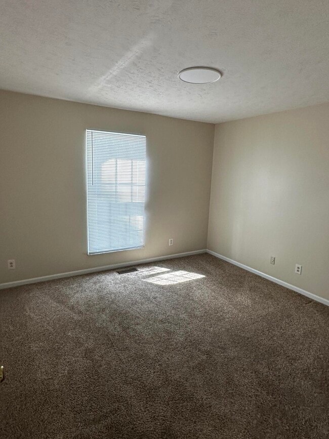 Building Photo - 415 Ridgewood Ln