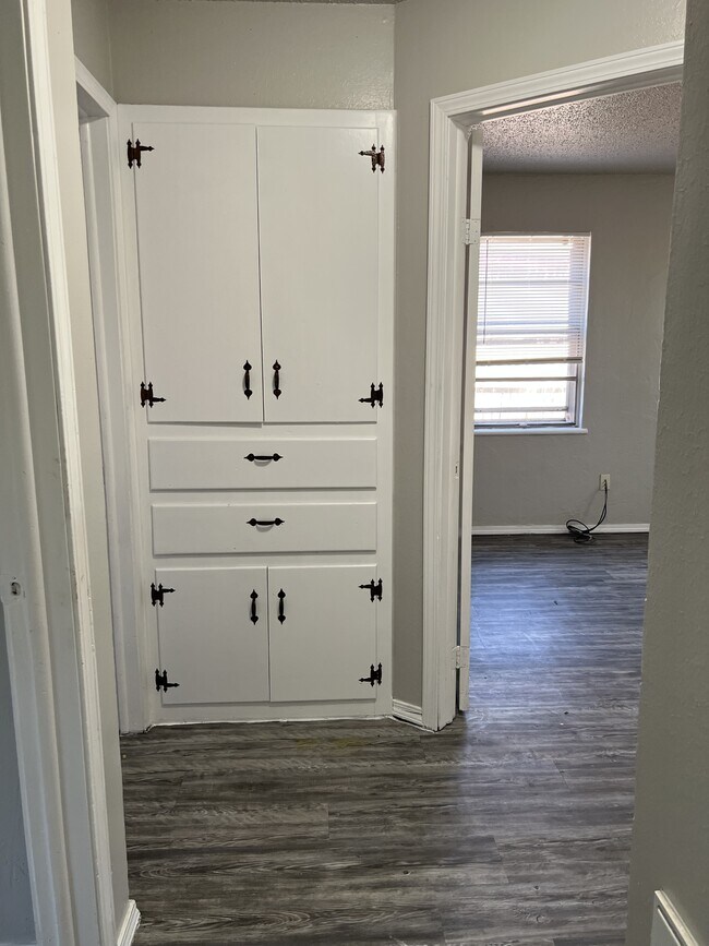 Building Photo - 605 SE 72nd St