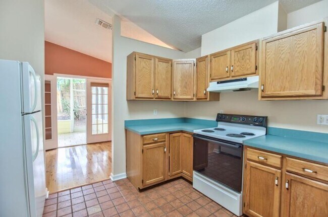 Building Photo - Beautiful 3x2 Home