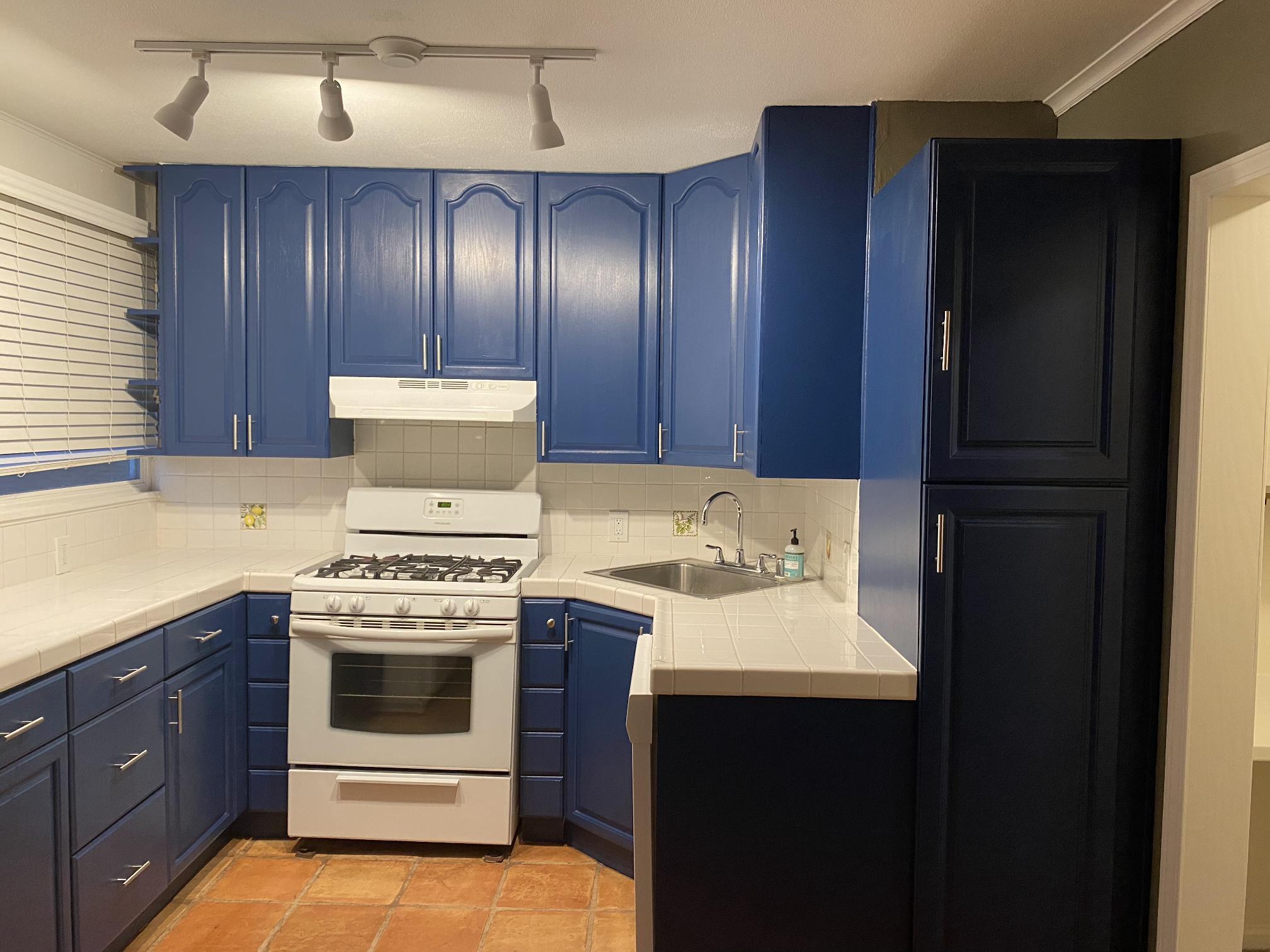 kitchen - 829 Hunt Ave