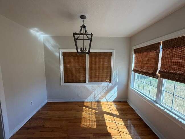 Building Photo - 3 Bed 1 Bath Home