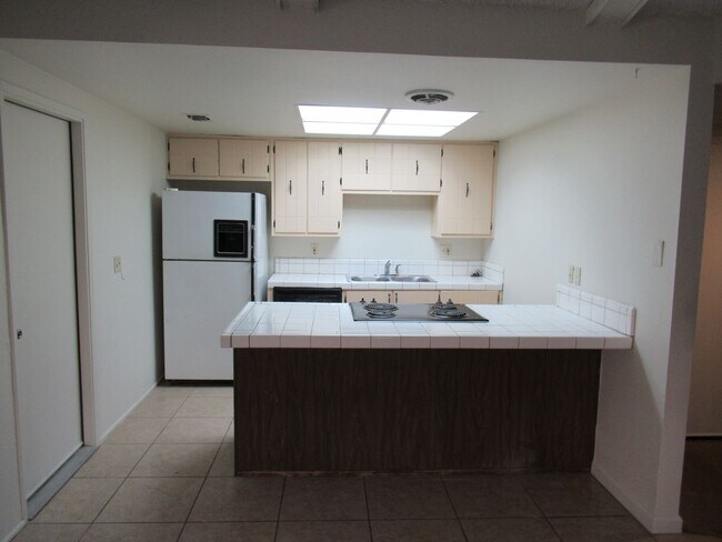 Building Photo - 2 BED 2 BATH DUPLEX FOR RENT