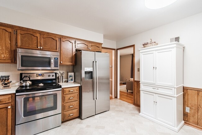 Building Photo - 3 Bed 2.5 Bath in Overland Park Nall Hills