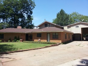 Building Photo - 33 Elmwood Cir