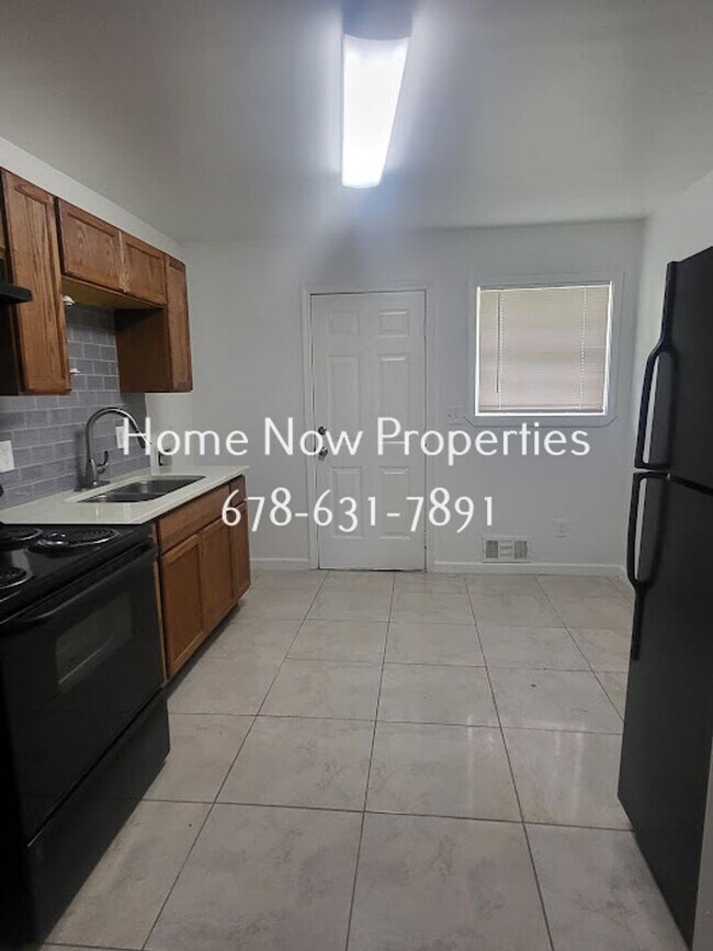 Building Photo - 2730 Pearl St