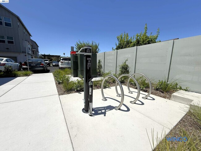 Building Photo - 3810 Norbridge Ave