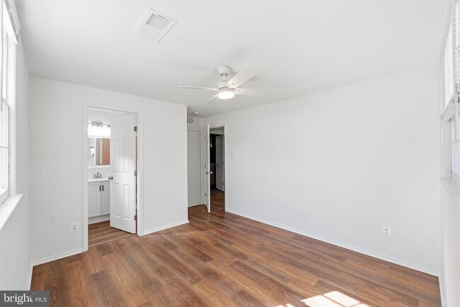 Building Photo - 8009 Gosport Ln