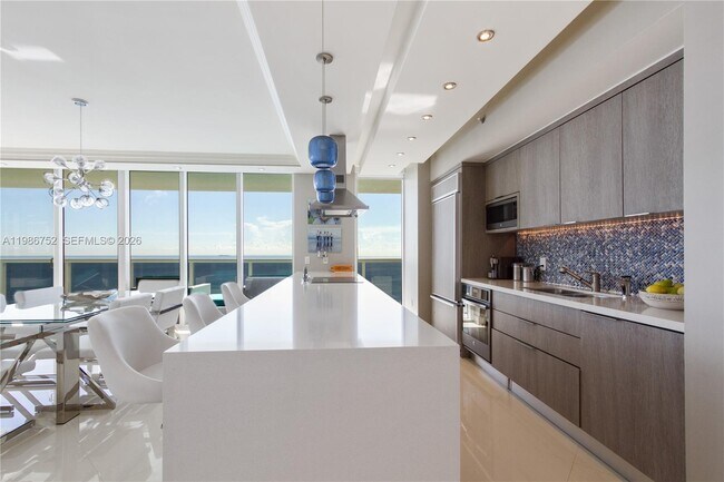 Building Photo - 1830 S Ocean Dr