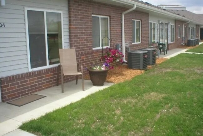 Building Photo - 2003 Cedar St