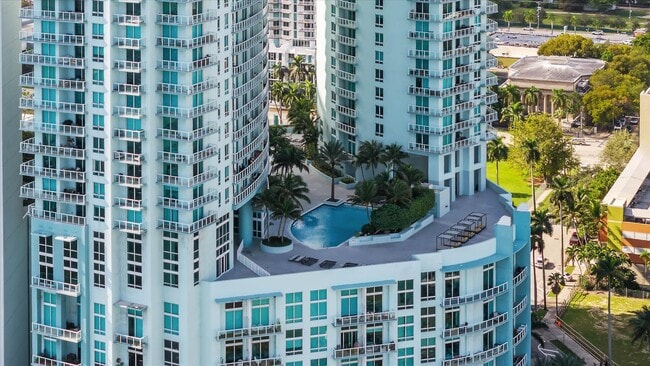 Building Photo - 1900 N Bayshore Dr