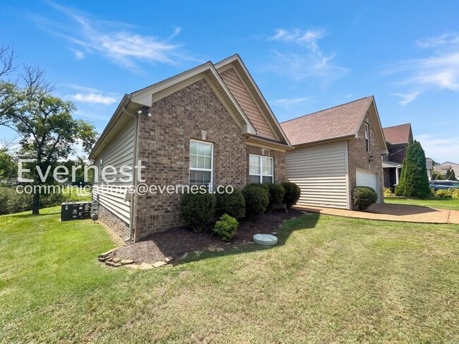 Building Photo - 3-Bed/2-Bath Home with Fireplace and 2-Car Garage/Available Now!