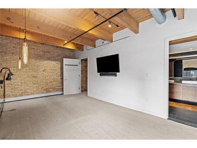 Building Photo - 404 N Washington Ave