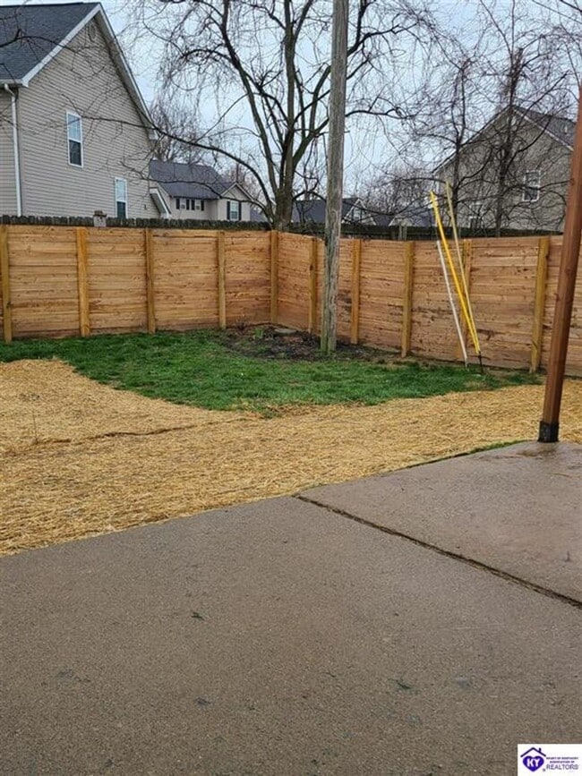 Building Photo - 1506 W Elm Rd