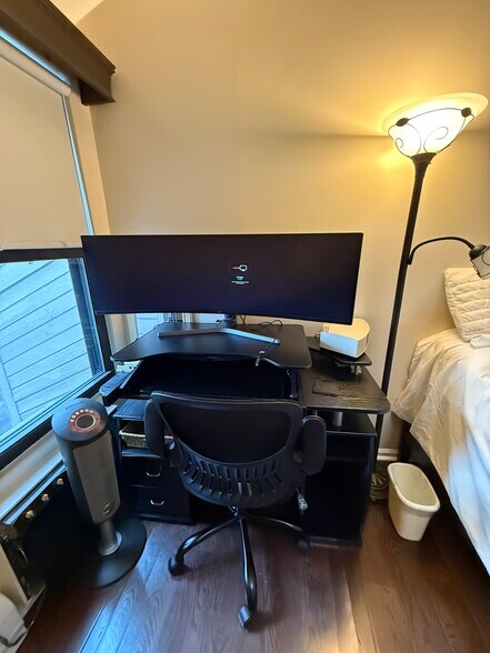 Building Photo - 1465 E Putnam Ave