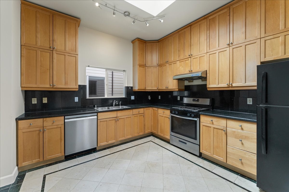 Building Photo - 4619 Lincoln Way