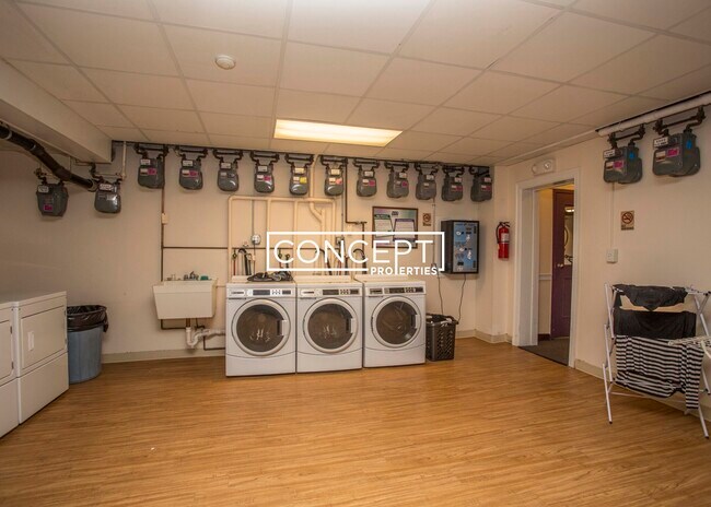 Building Photo - 123 Highland Ave