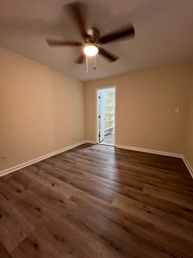 Building Photo - Roomy 3 bedroom/2 bath home on 1 acre in Phenix City!