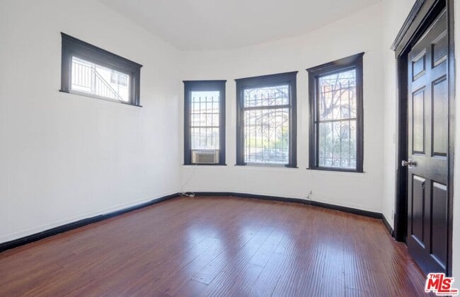 Building Photo - 955 S Ardmore Ave