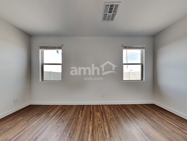 Building Photo - 4214 S 105th Dr