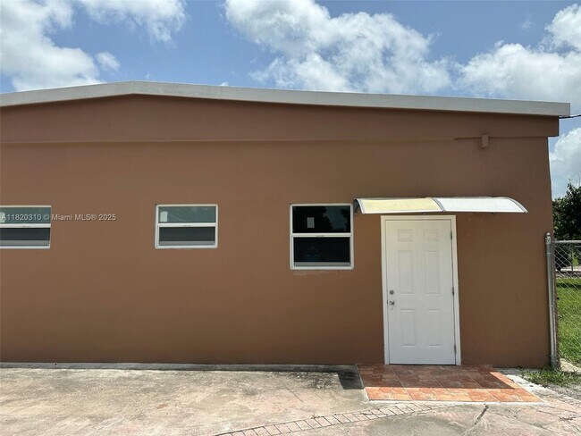 Building Photo - 17625 SW 160th Ave