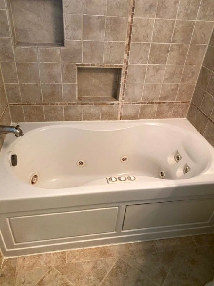 Basthroom - 1620 Briarcliff Rd NE