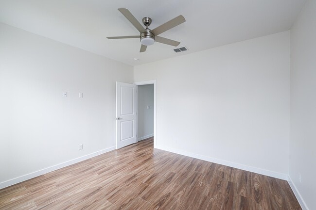 Building Photo - 7525 Cresta Bella St