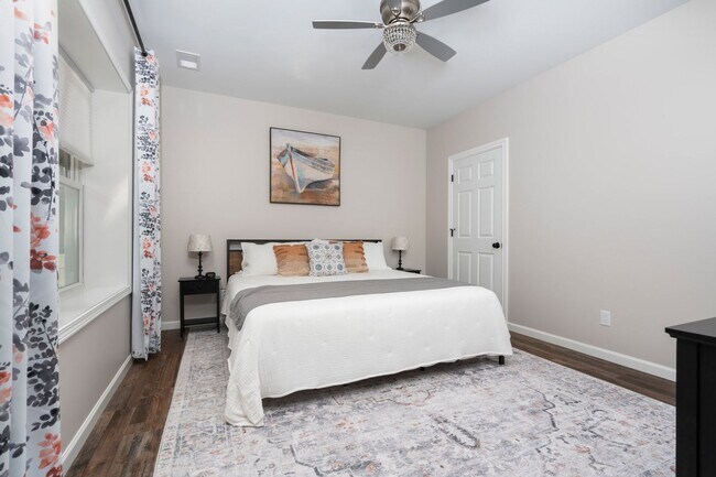 Building Photo - Tranquil Waters - Furnished Monthly Rental