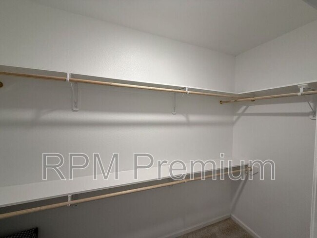 Building Photo - 39500 Ridgeland Dr