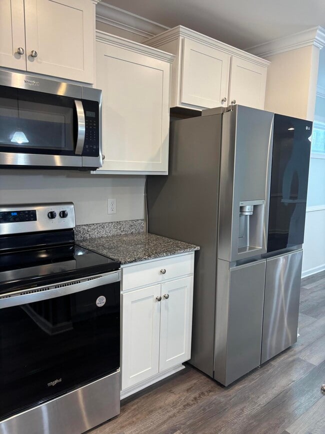 Building Photo - 335 Niblick Dr