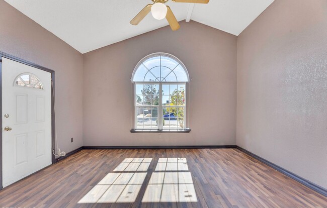 Building Photo - 14509 Encantado Dr