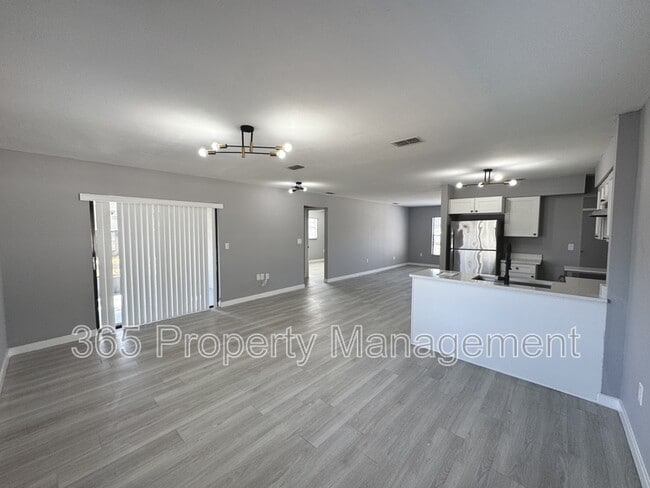 Building Photo - 3028 Clewiston St